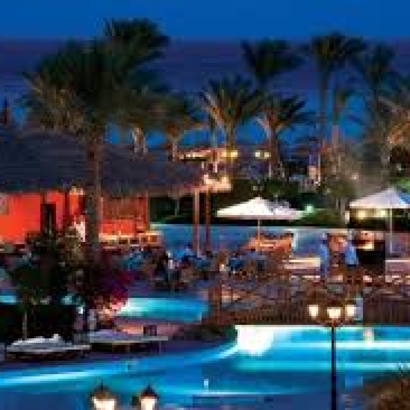 🏨 أمواج عيون